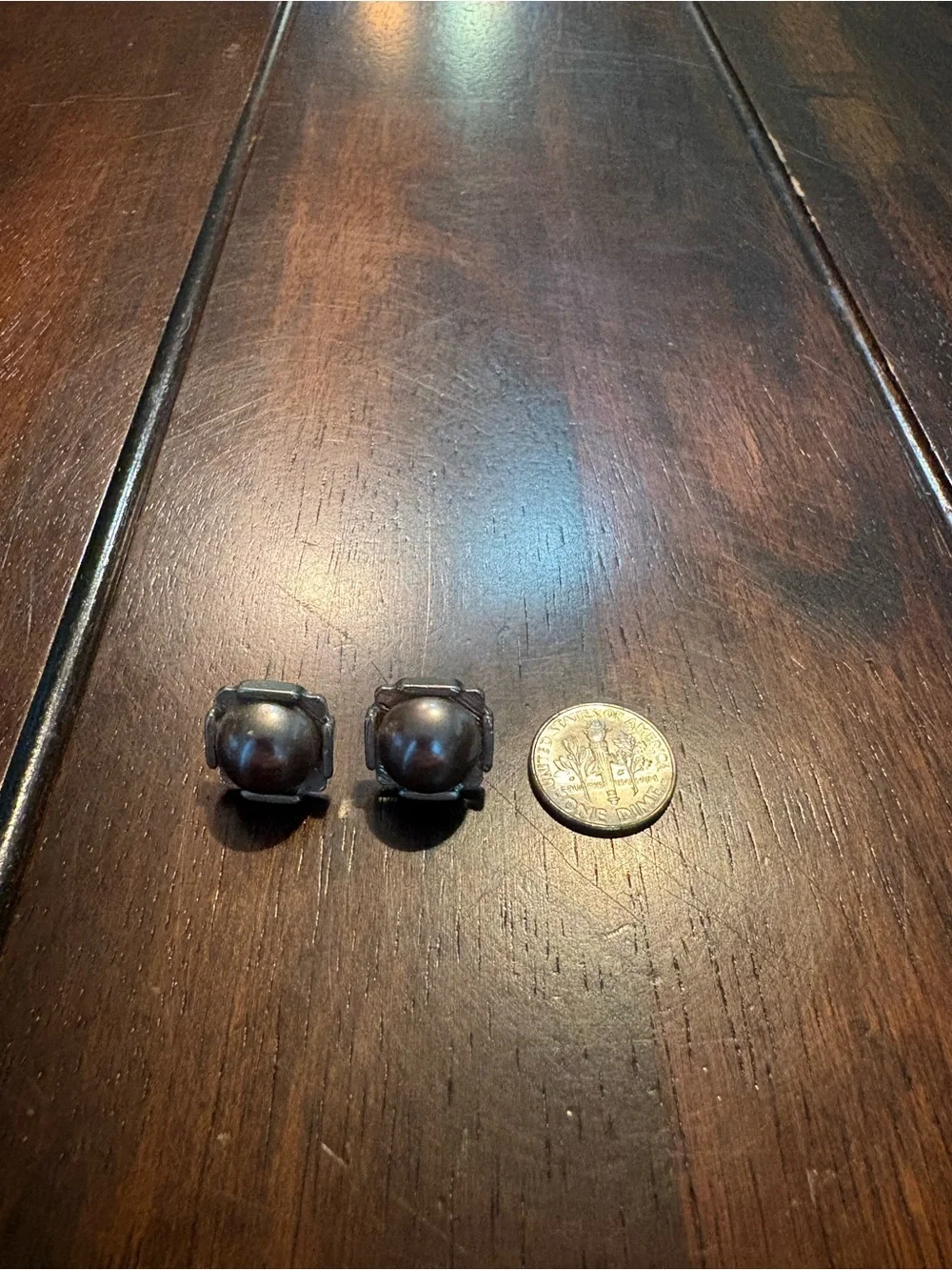 Black Pearl-Style Stud Earrings